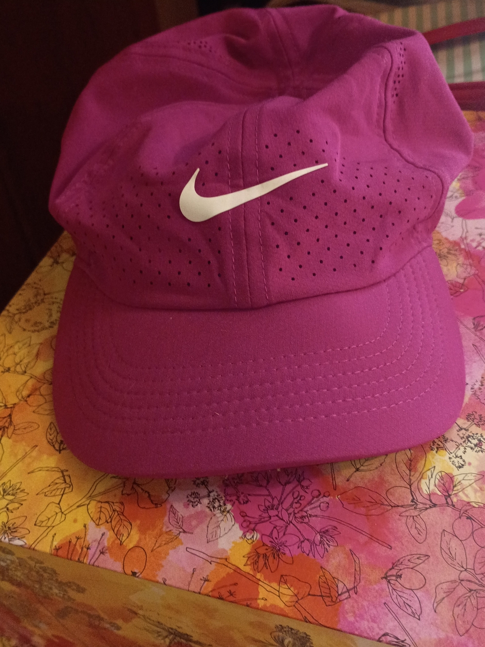 Nike Women's Magenta Aerobill Heritage 86 Performance Hat